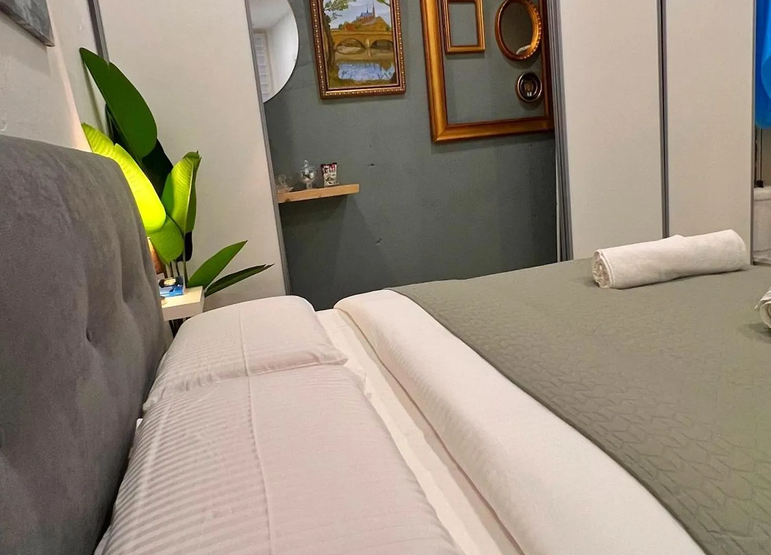 Angolo Di Santa Lucia Неаполь 0*,  Италия